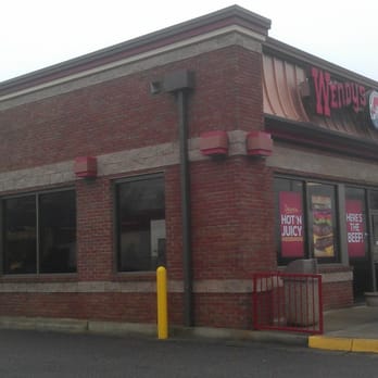Wendy's - the front of the restaurant - Fast Food Near Me - Lexington, South Carolina