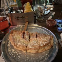 Renshaw Lounge - Pizza calzone