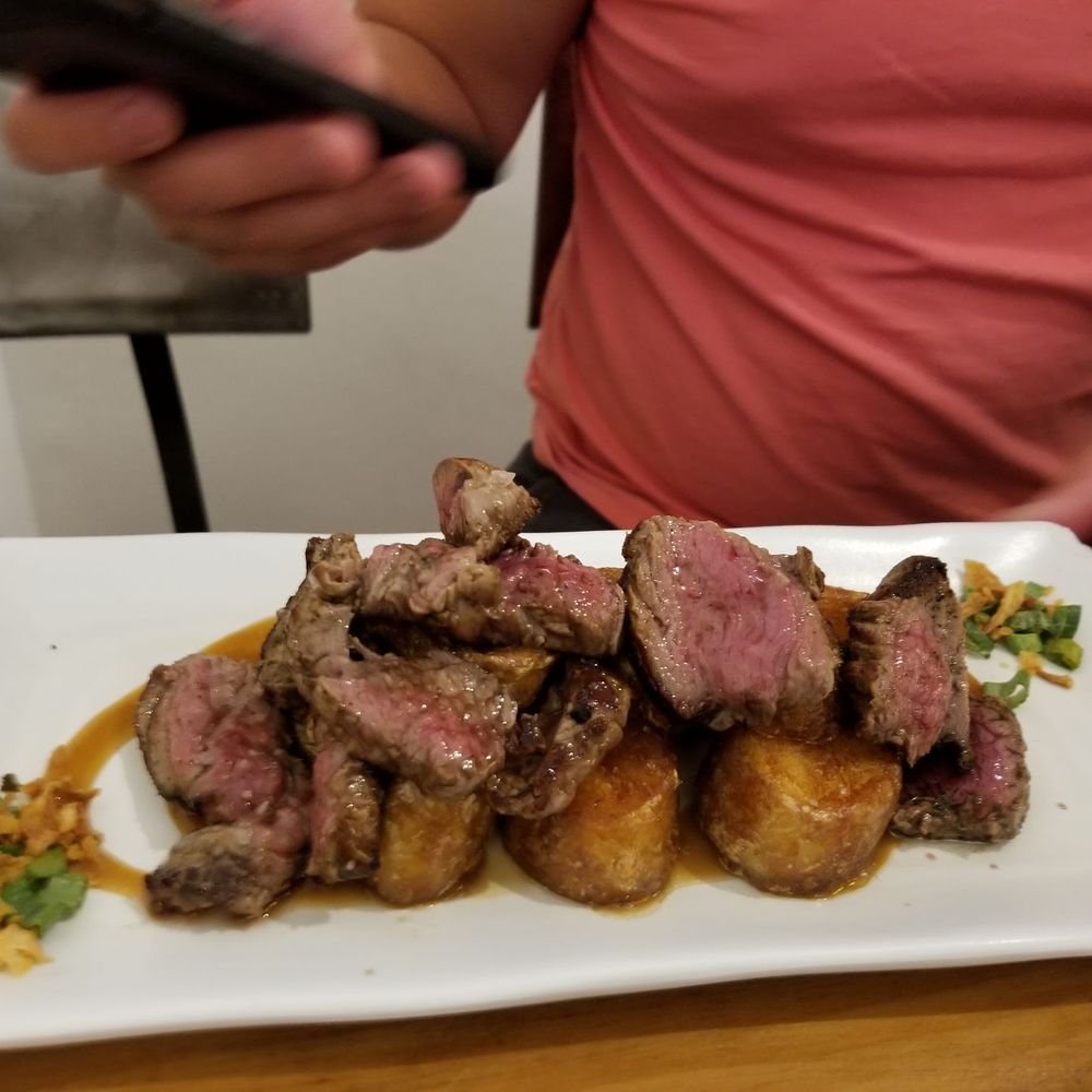 La Brunilda - Grilled beef tenderloin with potatoes (6.90 euros for this tapa size) - Tapas Bars Near Me - Seville, SE La Brunilda - Grilled beef tenderloin with potatoes (6.90 euros for this tapa size) - Tapas Bars Near Me - Seville, SE