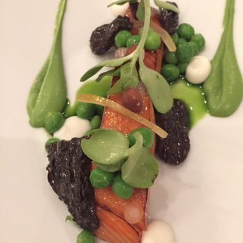 Senia - Cocktail Bars Near Me - Honolulu, Hawaii