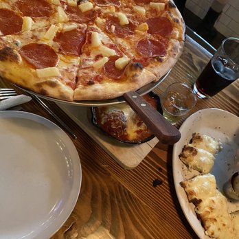 Johnny Mo's Pizzeria - New York style pizza, meatballs and garlic cheesy bread. - Pizza Near Me - Seattle, Washington