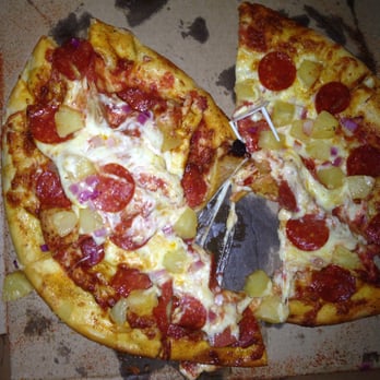 Hippies Pizza - This is the way our pizza looked when we opened the box!!!!! We paid $25 for this disgusting 3 topping large pizza! - Pizza Near Me - Royal Oak, Michigan