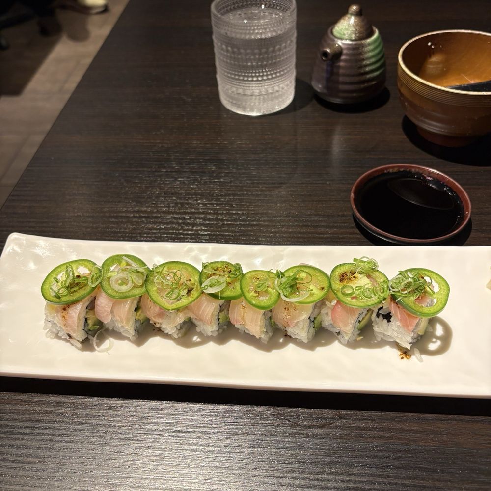 Yellowtail lover roll
