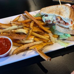 The Parkway Tavern - BLT with fries