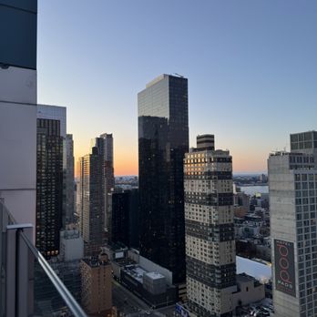 High Bar - Sunset picture - Cocktail Bars Near Me - New York, New York High Bar - Sunset picture - Cocktail Bars Near Me - New York, New York