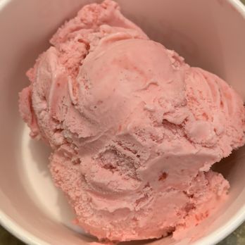 Friendly's - strawberry single scoop - American Near Me - Stony Brook, New York