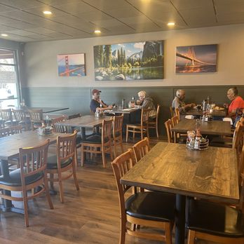 O2 Eatery - open, cozy seating - Breakfast & Brunch Near Me - Berkeley, California