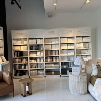 Crate & Barrel - Furniture Stores Near Me - McLean, Virginia