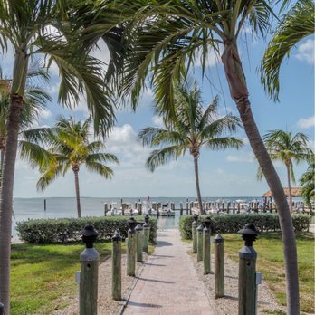 Executive Bay Club - Walkway to boat slips and Beach Area - Social Clubs Near Me - Islamorada, Florida