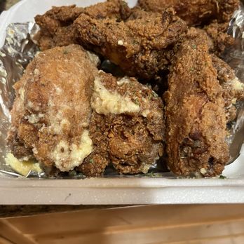 Belly's Sliders & Wings - 10 Piece Wings with half Lemon Pepper and half Garlic Parm seasoning. - Food Trucks Near Me - Carson, California