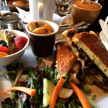 Bazar Café - The monte Cristo - Breakfast & Brunch Near Me - Montreal, Quebec