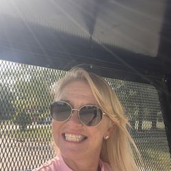 Governors Run Golf & Country Club - Happy golfer