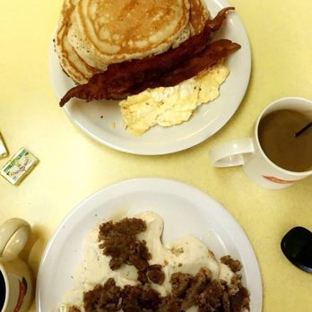 Salem's Diner - Biscuits &a gravy with a short stack - Diners Near Me - Birmingham, Alabama