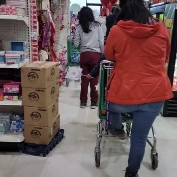 Dollar Tree - Long ass line. - Discount Store Near Me - Madras, Oregon