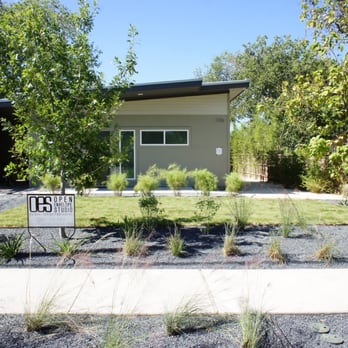 Open Envelope Studio - Waltrip residence: limestone bed and pavers with drought tolerant clumping bamboo and river stone surface treatment - General Contractors Near Me - Austin, Texas
