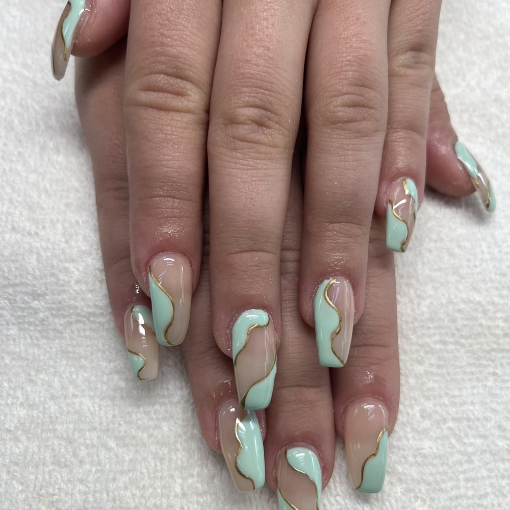 Queen Bee Nails and Spa - Nail salon - Nail Salons Near Me - Brighton, Massachusetts