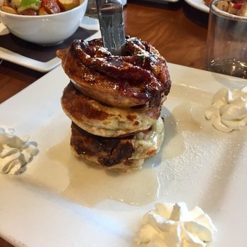 Stax Cafe - Cinnamon roll waffles - Breakfast & Brunch Near Me - Chicago, Illinois