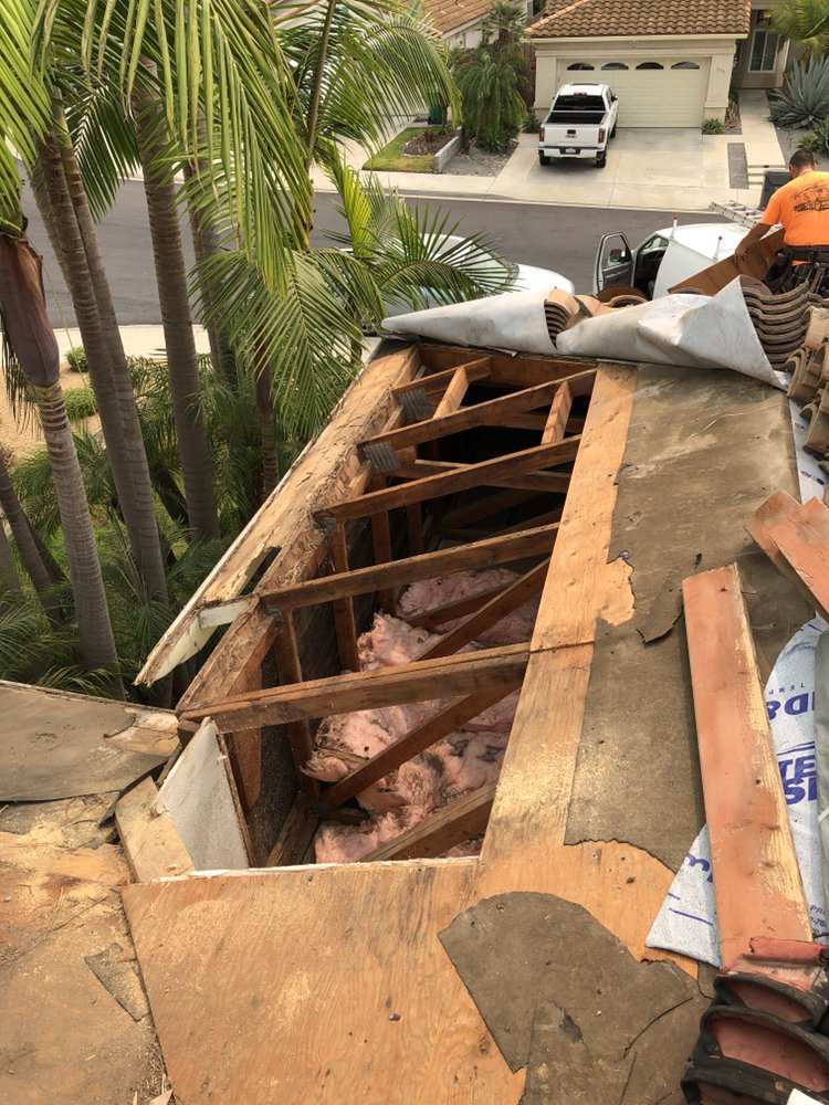 Slide of Tello's Roofing