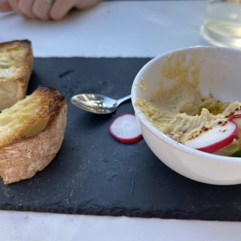 Le Midi Wine - Hummus crudité - Wine Bars Near Me - Chicago, Illinois