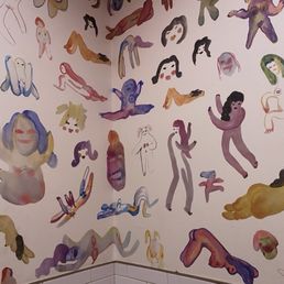 Cool wallpaper in restroom. Nov, 2025.