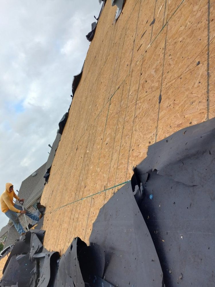 Slide of Vasquez Leon Roofing