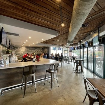 Mountain Mike's Pizza - Side view of bar and TVs - Pizza Near Me - Gold River, California