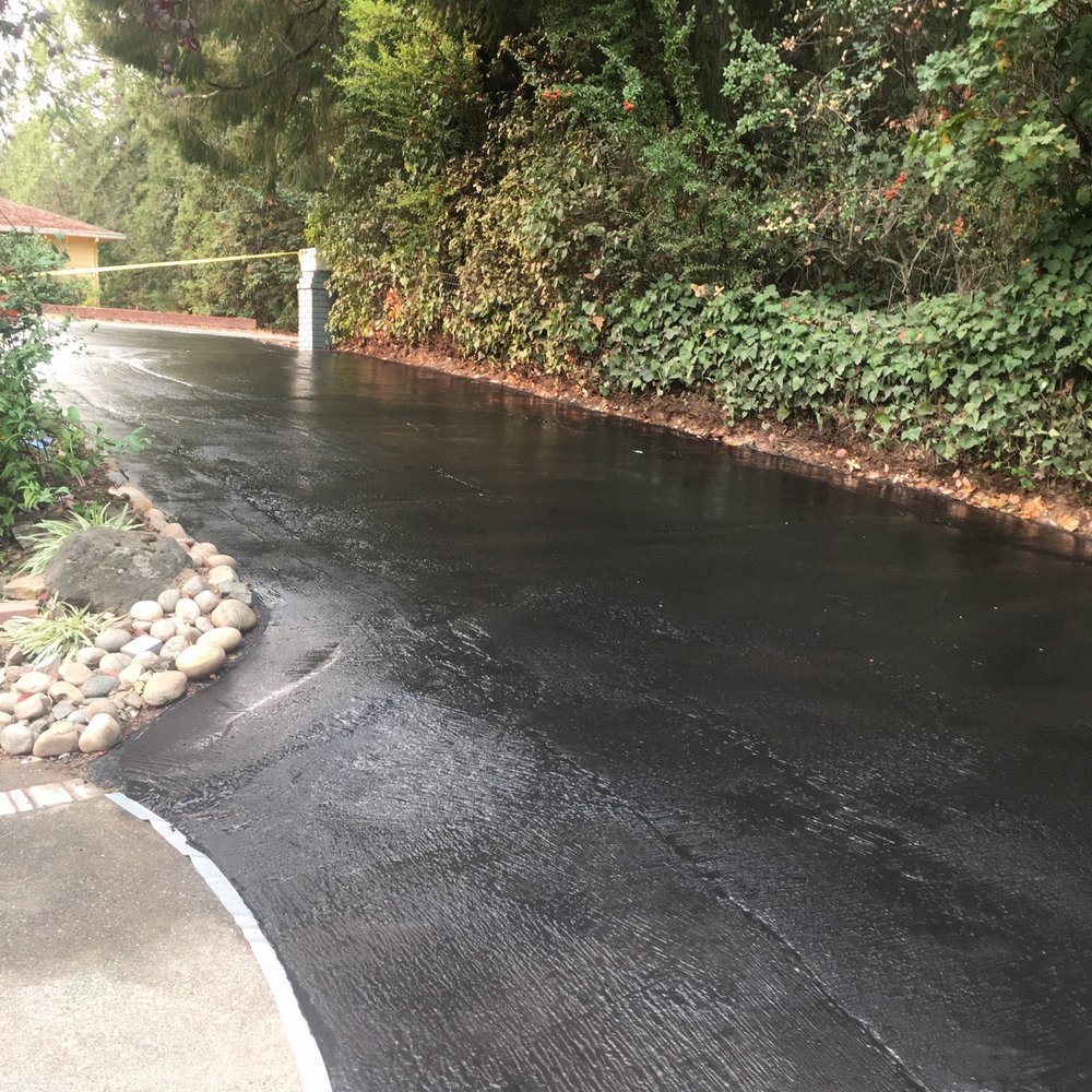 Newly paved & sealed driveway in Sebastopol- looks fabulous! Newly paved & sealed driveway in Sebastopol- looks fabulous!