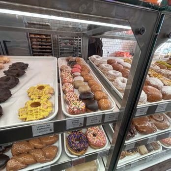 Randy's Donuts - Donuts Near Me - Culver City, California Randy's Donuts - Donuts Near Me - Culver City, California