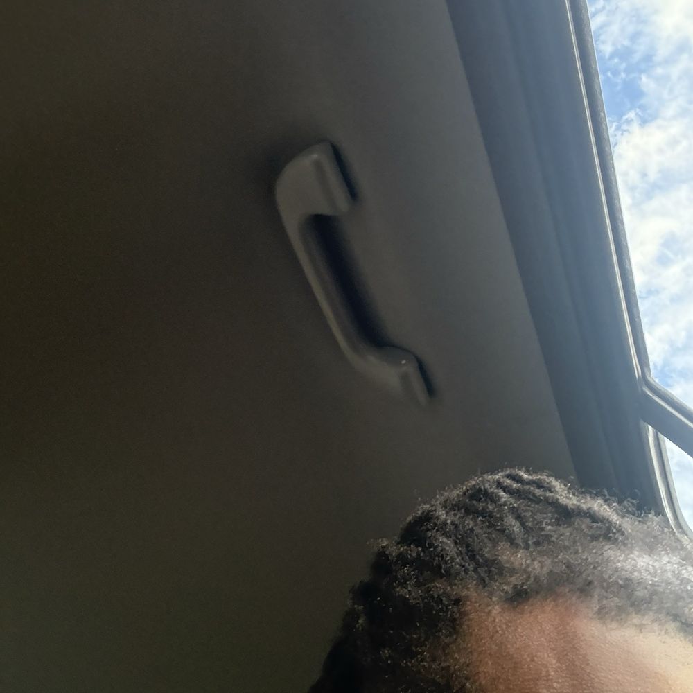 Great Clips - Shaved my hair the wrong way!!! And said my hair making her confused. I had to stop her from doing the same thing on the other side. - Hair Salons Near Me - Sandy Springs, Georgia