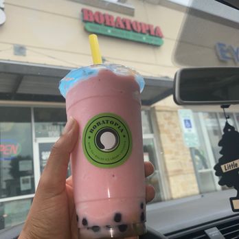 Bobatopia - Strawberry Lychee smoothie with boba - Bubble Tea Near Me - Selma, Texas Bobatopia - Strawberry Lychee smoothie with boba - Bubble Tea Near Me - Selma, Texas