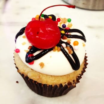 Georgetown Cupcake - Banana split - Bakeries Near Me - Bethesda, Maryland Georgetown Cupcake - Banana split - Bakeries Near Me - Bethesda, Maryland
