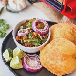 Delhi Dhaba Wala - Pind Chole Batture