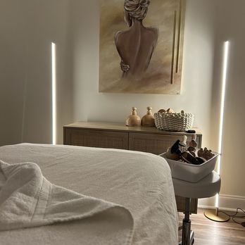 Tatem Massage Studio - This is how the studio looks inside - Massage Near Me - Farragut, Tennessee Tatem Massage Studio - This is how the studio looks inside - Massage Near Me - Farragut, Tennessee