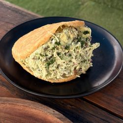 Las mejores AREPAS , exquisitas y el relleno súper generoso valen cada centavo