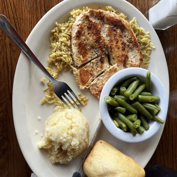 Southern Recipes Grill - Grilled chicken , mashed potatoes, green beans and a roll of - Southern Near Me - Arlington, Texas Southern Recipes Grill - Grilled chicken , mashed potatoes, green beans and a roll of - Southern Near Me - Arlington, Texas