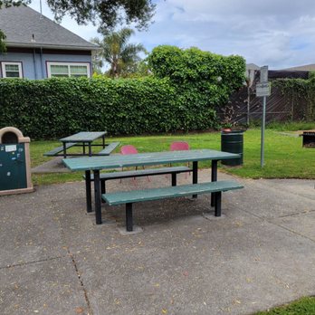 McKinley Park - Picnic tables and BBQ - Parks Near Me - Alameda, California McKinley Park - Picnic tables and BBQ - Parks Near Me - Alameda, California