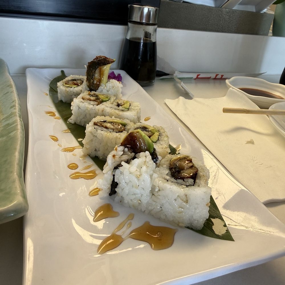 Koku Sushi - Eel avocado cut roll - Sushi Bars Near Me - North Hollywood, California