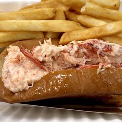 The Pirate - Lobster Roll with fries