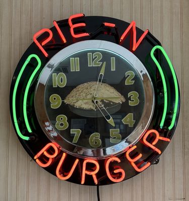 Pie 'n Burger by null