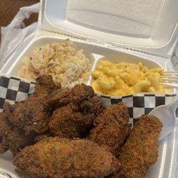 The Greasy Spoon - Cajun Fried Chicken Wings with rice and Mac and cheese! - Soul Food Near Me - Houston, Texas The Greasy Spoon - Cajun Fried Chicken Wings with rice and Mac and cheese! - Soul Food Near Me - Houston, Texas
