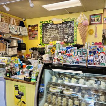 Key Lime Pie Bakery - Desserts Near Me - Key West, Florida Key Lime Pie Bakery - Desserts Near Me - Key West, Florida