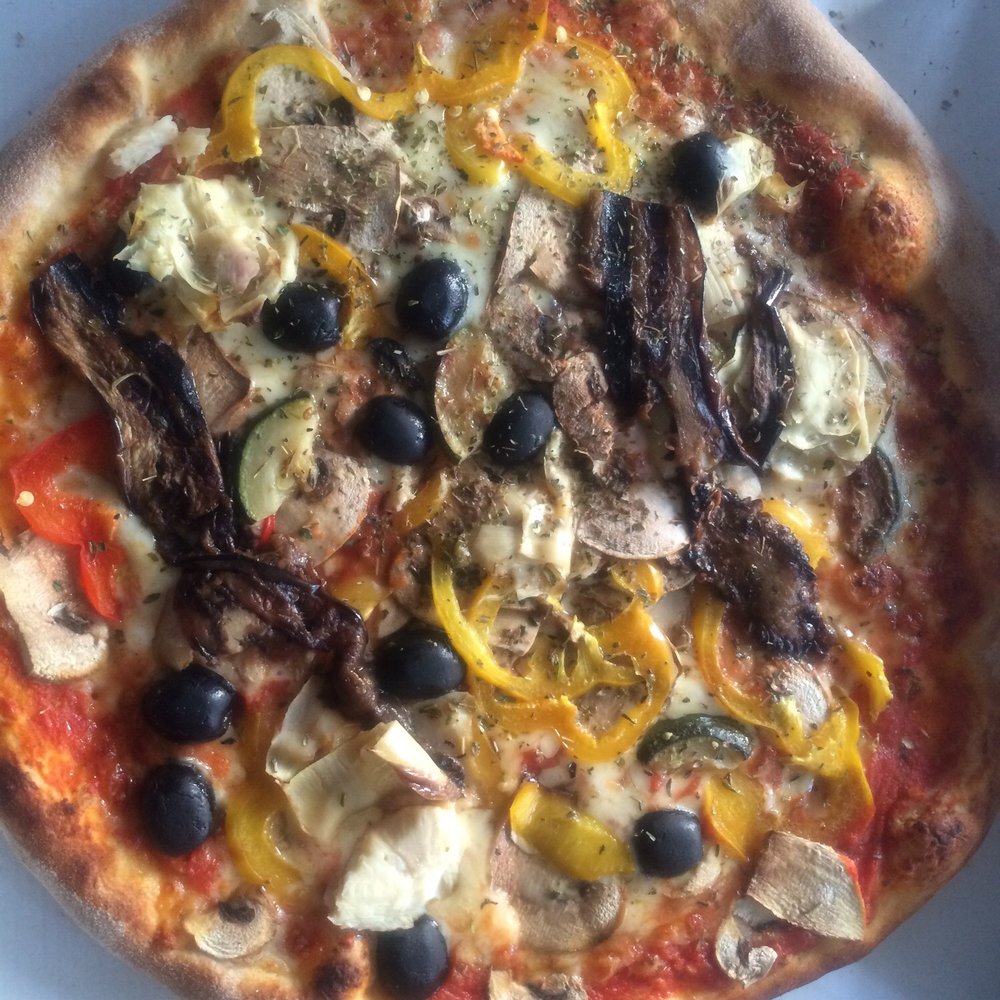 La Piazza - Vegetarian pizza - bargain takeaway price at €5.95 - Italian Near Me - Woluwé-Saint-Lambert, BRU