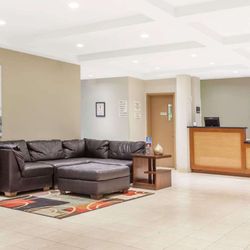 Super 8 by Wyndham Red Lake ON - Lobby