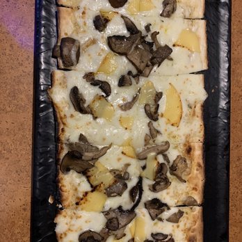 Nordic Taphouse - Wild mushroom flatbread - Dive Bars Near Me - Monticello, Minnesota