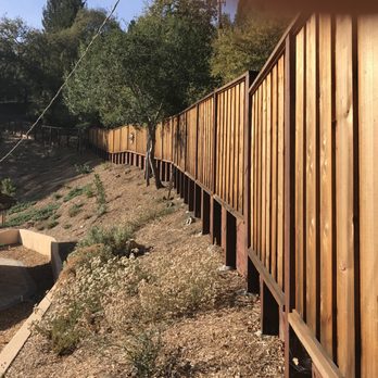 G & G Deck and Fence - Redwood fencing along backyard. - Fences & Gates Near Me - Vallejo, California G & G Deck and Fence - Redwood fencing along backyard. - Fences & Gates Near Me - Vallejo, California