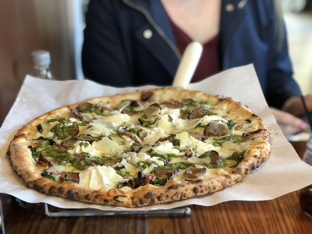 PIZZERIA MANNINOS 84 Photos & 159 Reviews 170 S Broadway, Pitman