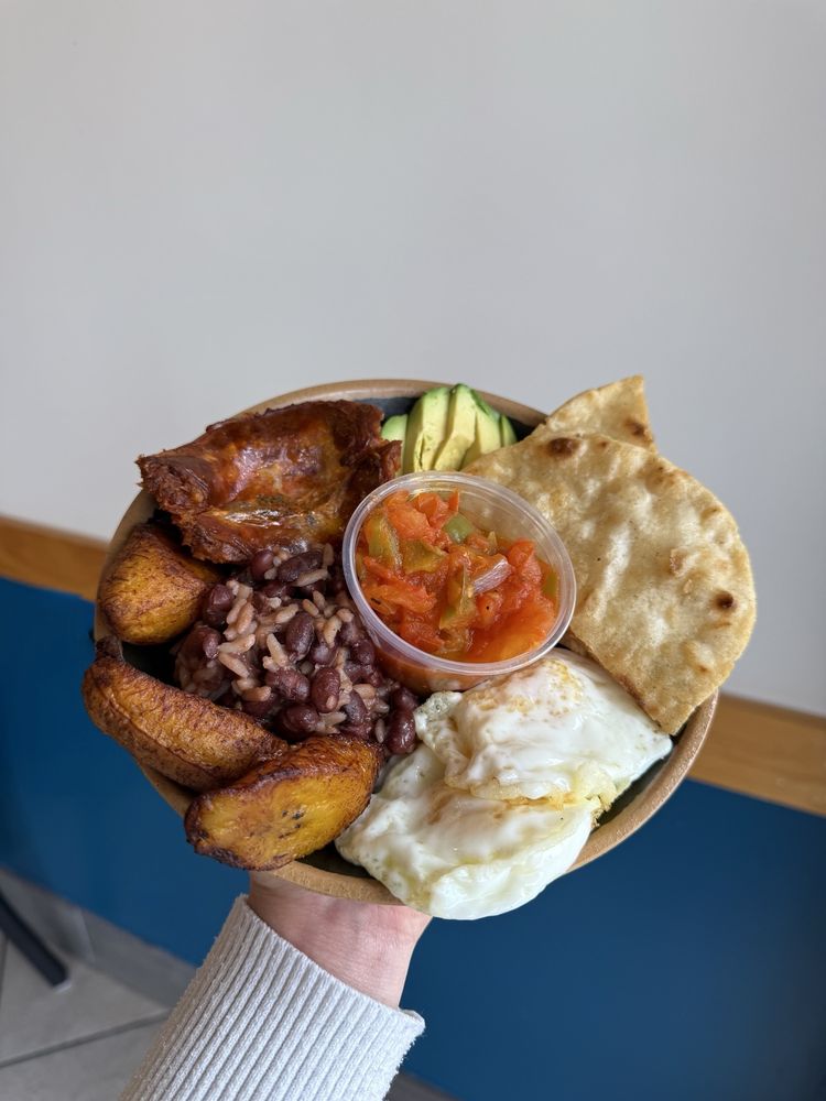 Pupuseria El Comalito