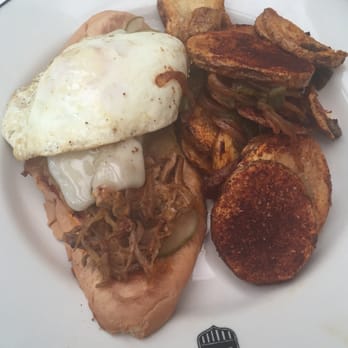 Ocho - Cubano con huevo - Lounges Near Me - San Antonio, Texas