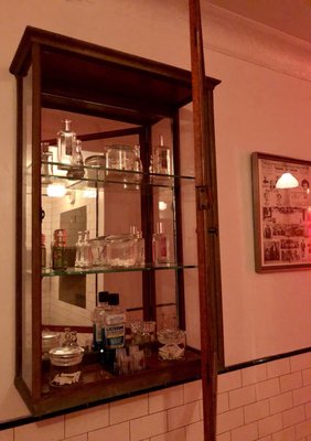 2nd Floor Bar & Essen by null