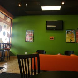 Pulp Juice And Smoothie Bar - Waiting area